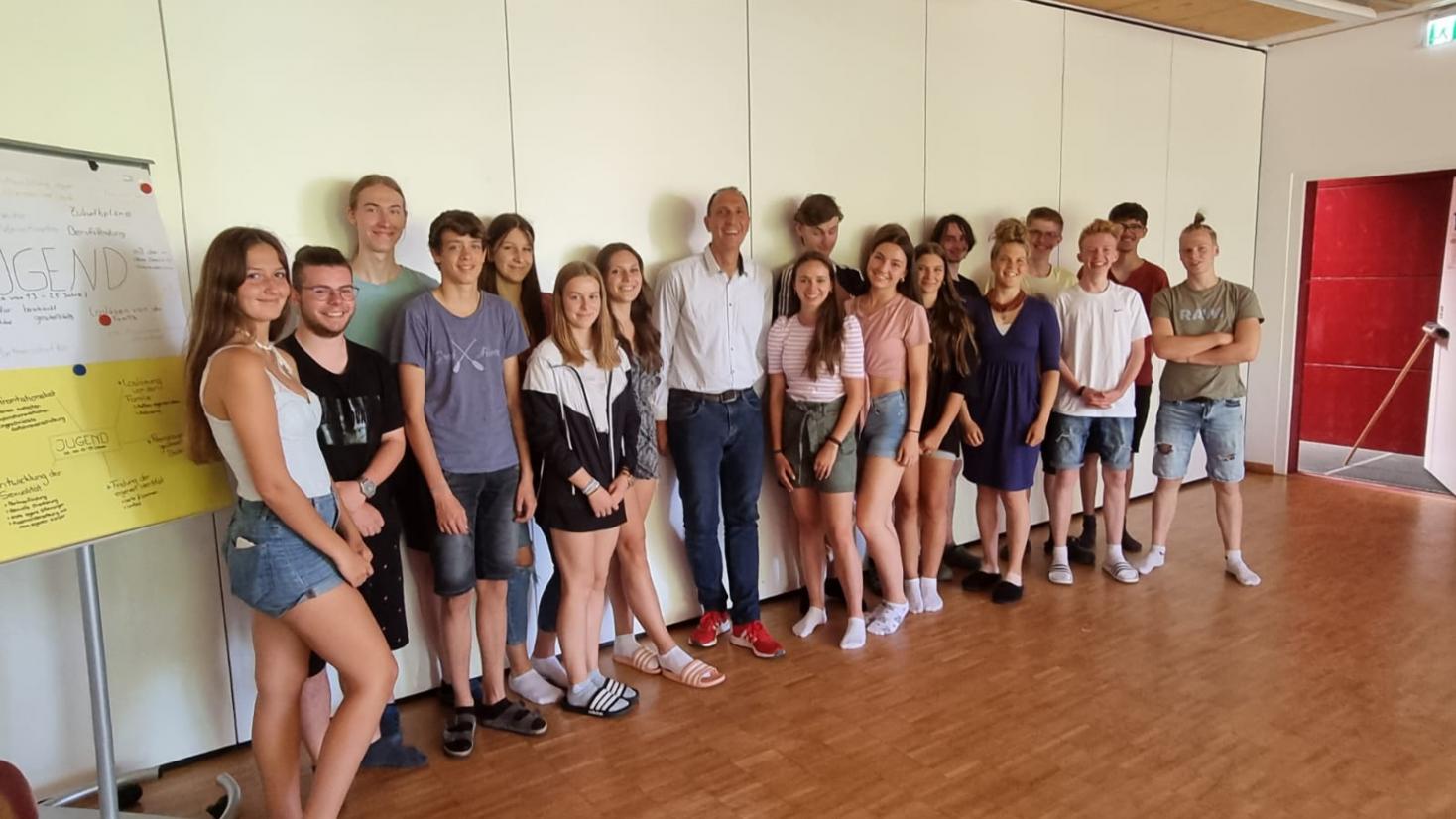 MdB Christoph Schmid zu Besuch an der Montessori-FOS Wertingen. 