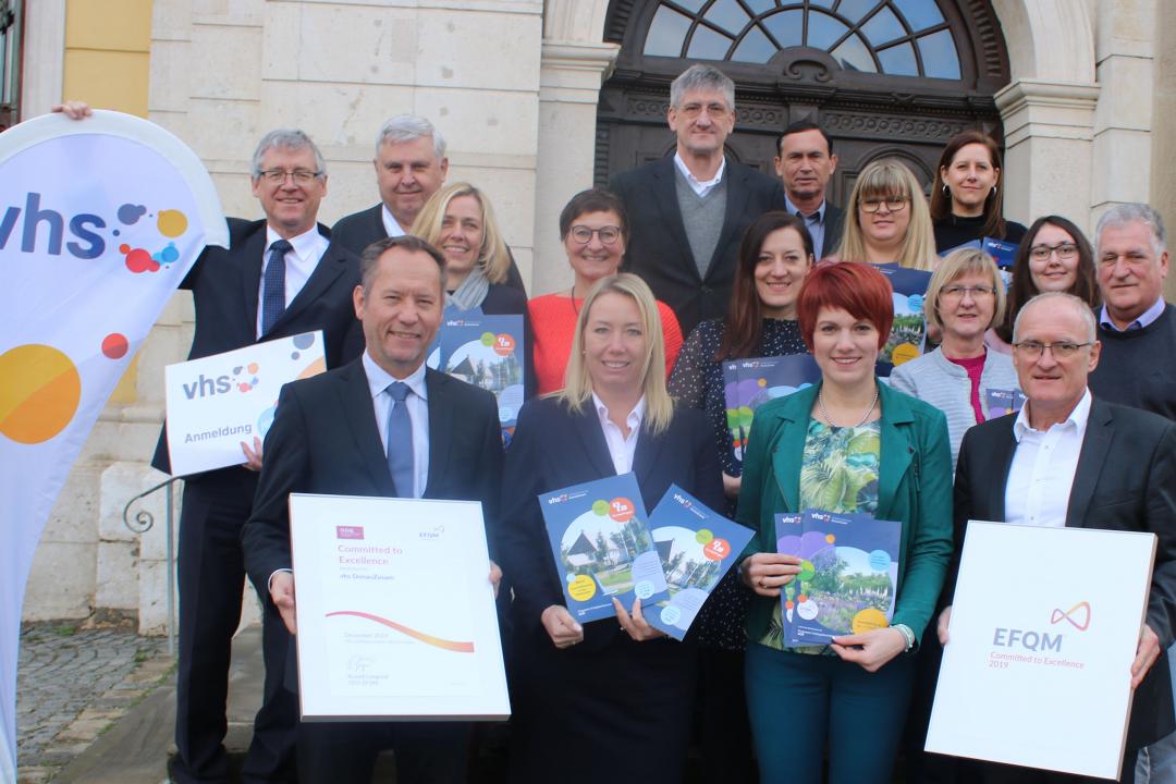 vhs DonauZusam holt sich Qualitätssiegel