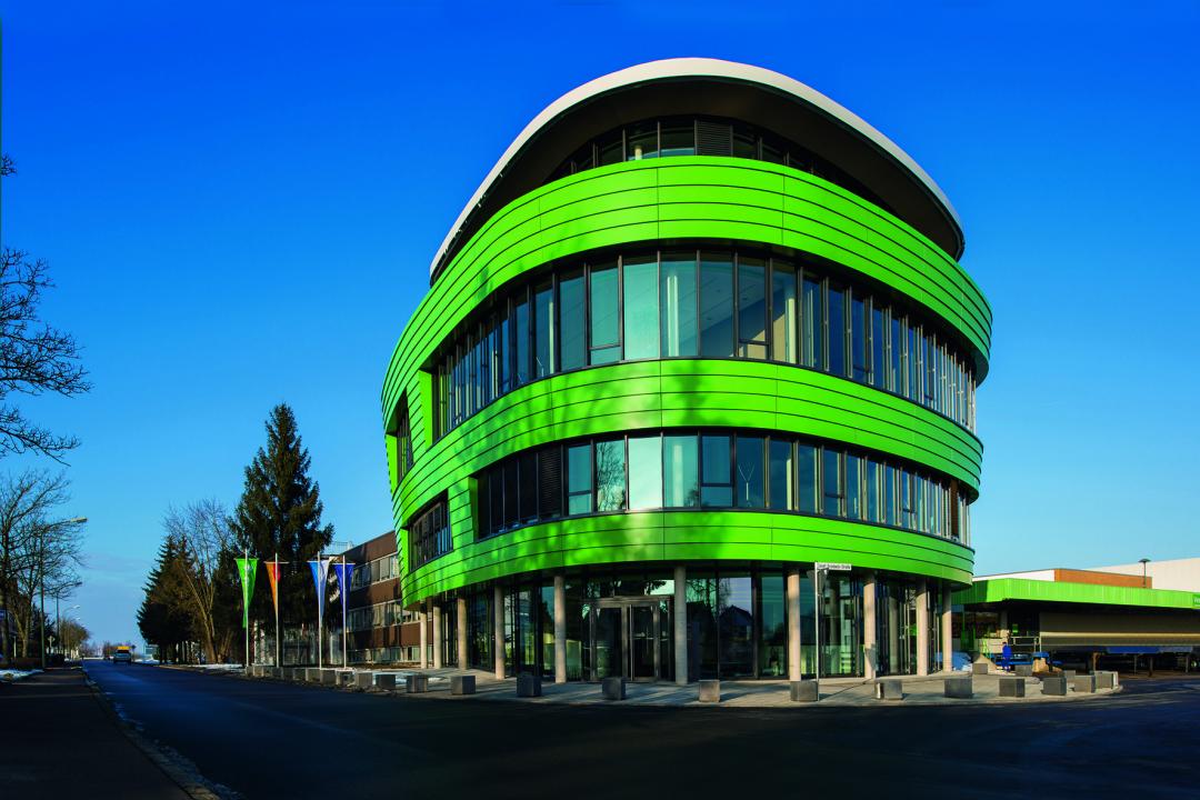 Das Bild zeigt das Firmengebäude der Firma Grünbeck.