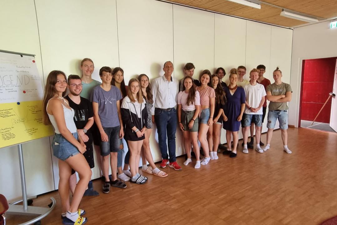 MdB Christoph Schmid zu Besuch an der Montessori-FOS Wertingen. 