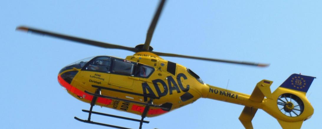 Das Bild zeigt einen Rettungshubschrauber.